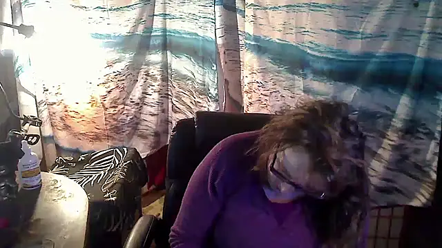 Snapshot of Ireallysquirt chatting on 02-15-25, 04:47 Ireallysquirt online show from 02-15-25, 04:47