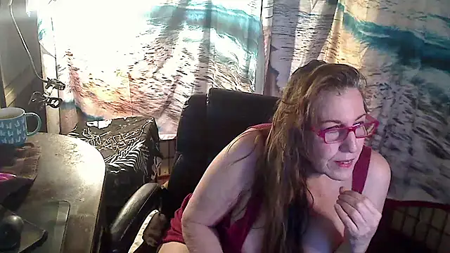 Snapshot of Ireallysquirt chatting on 02-16-25, 04:09 Ireallysquirt online show from 02-16-25, 04:09
