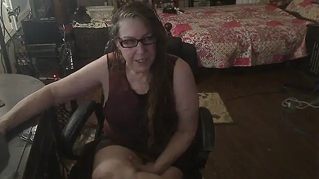 Snapshot of Ireallysquirt chatting on 09-28-25, 01:00 Ireallysquirt online show from 09-28-25, 01:00