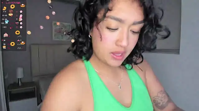 Snapshot of ema_saenz chatting on 12-30-24, 06:49 ema saenz online show from 12-30-24, 06:49