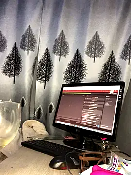 Nicole Liam  online show from 10-11-25, 05:00