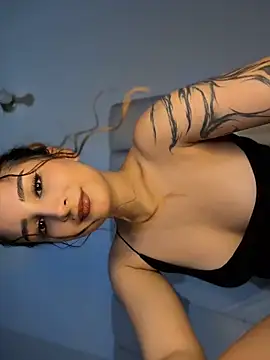 Mon Cherry online show from 04-17-26, 01:08