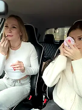 Snapshot of LavenderHot chatting on 10-24-25, 01:46 LavenderHot online show from 10-24-25, 01:46