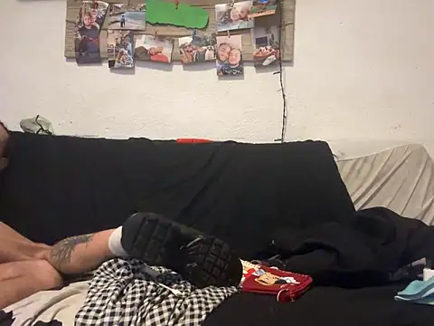 Snapshot of EnricoGio chatting on 02-01-25, 05:37 EnricoGio online show from 02-01-25, 05:37