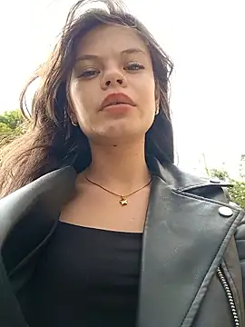Snapshot of Violeta_12- chatting on 04-21-26, 08:01 Violeta 12- online show from 04-21-26, 08:01
