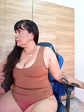 Snapshot of Deiisy_Queen chatting on 10-30-25, 01:12 Deiisy Queen online show from 10-30-25, 01:12