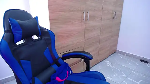 Snapshot of Deiisy_Queen chatting on 11-18-25, 10:25 Deiisy Queen online show from 11-18-25, 10:25