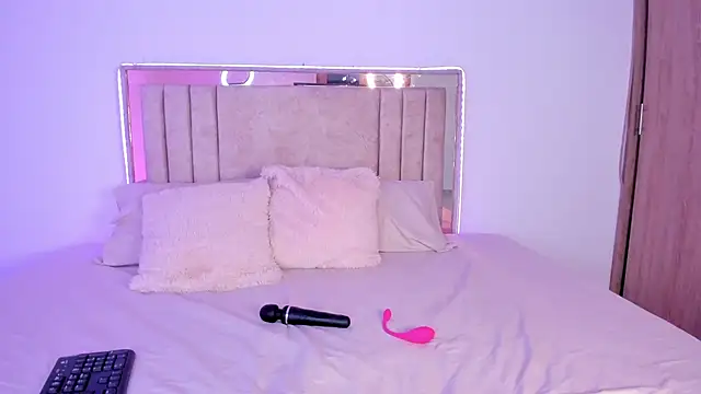 Snapshot of Deiisy_Queen chatting on 11-19-25, 07:47 Deiisy Queen online show from 11-19-25, 07:47