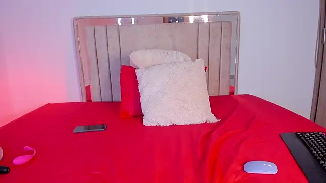 Snapshot of Deiisy_Queen chatting on 12-18-25, 08:04 Deiisy Queen online show from 12-18-25, 08:04