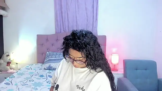 Snapshot of Latinabombsheell chatting on 06-21-26, 04:37 Latinabombsheell online show from 06-21-26, 04:37