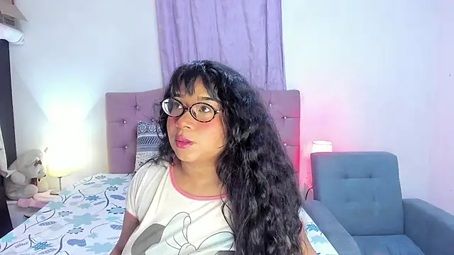 Snapshot of Latinabombsheell chatting on 06-30-26, 06:47 Latinabombsheell online show from 06-30-26, 06:47