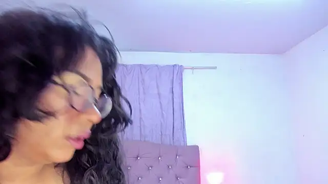 Snapshot of Latinabombsheell chatting on 07-01-26, 06:37 Latinabombsheell online show from 07-01-26, 06:37