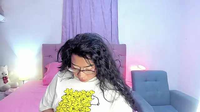 Snapshot of Latinabombsheell chatting on 07-14-26, 06:24 Latinabombsheell online show from 07-14-26, 06:24
