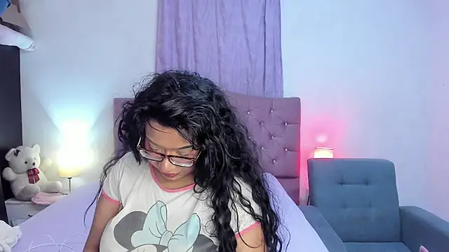 Snapshot of Latinabombsheell chatting on 07-18-26, 04:49 Latinabombsheell online show from 07-18-26, 04:49