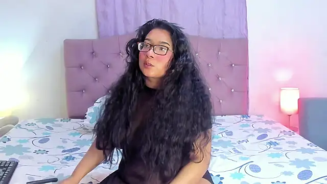 Snapshot of Latinabombsheell chatting on 07-26-26, 05:26 Latinabombsheell online show from 07-26-26, 05:26