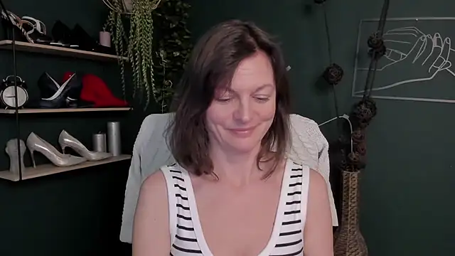 VivianWILD online show from 03-11-25, 01:23