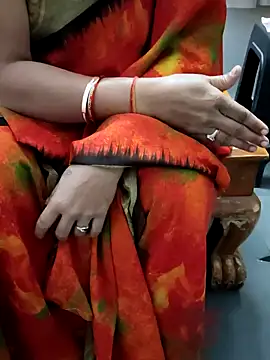 Snapshot of Januhot18 chatting on 12-14-24, 05:18 Januhot18 online show from 12-14-24, 05:18