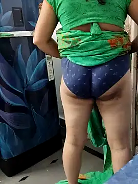 Snapshot of Januhot18 chatting on 12-16-24, 11:44 Januhot18 online show from 12-16-24, 11:44