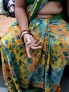 Snapshot of Januhot18 chatting on 12-17-24, 04:01 Januhot18 online show from 12-17-24, 04:01