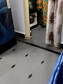 Snapshot of Januhot18 chatting on 12-17-24, 07:07 Januhot18 online show from 12-17-24, 07:07