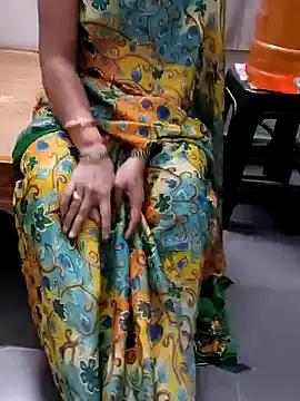 Snapshot of Januhot18 chatting on 12-17-24, 01:16 Januhot18 online show from 12-17-24, 01:16