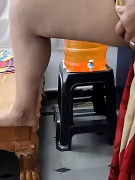 Snapshot of Januhot18 chatting on 12-18-24, 07:04 Januhot18 online show from 12-18-24, 07:04