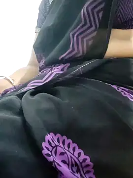 Snapshot of Januhot18 chatting on 12-19-24, 06:01 Januhot18 online show from 12-19-24, 06:01