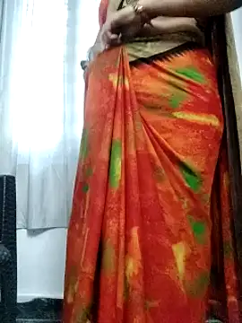 Snapshot of Januhot18 chatting on 12-21-24, 04:14 Januhot18 online show from 12-21-24, 04:14