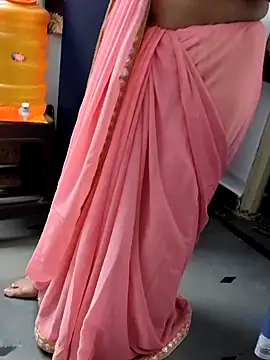 Snapshot of Januhot18 chatting on 12-23-24, 04:50 Januhot18 online show from 12-23-24, 04:50