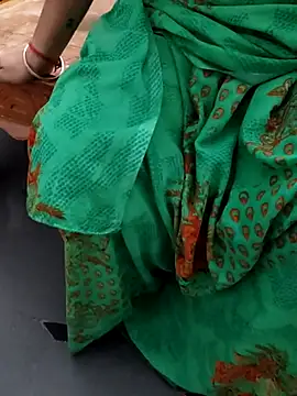 Snapshot of Januhot18 chatting on 02-14-25, 03:47 Januhot18 online show from 02-14-25, 03:47