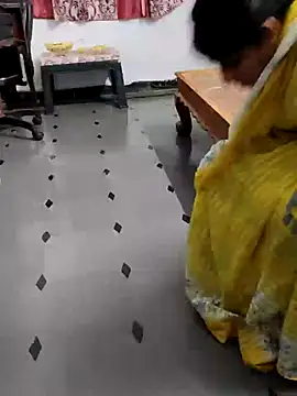 Snapshot of Januhot18 chatting on 02-17-25, 03:53 Januhot18 online show from 02-17-25, 03:53