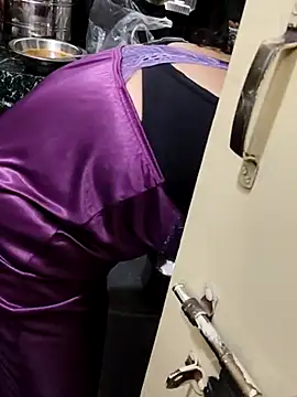 Snapshot of Januhot18 chatting on 02-18-25, 06:04 Januhot18 online show from 02-18-25, 06:04