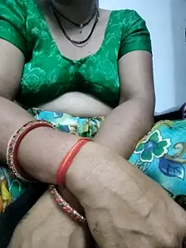 Snapshot of Januhot18 chatting on 02-19-25, 02:44 Januhot18 online show from 02-19-25, 02:44