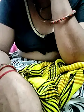 Snapshot of Januhot18 chatting on 02-23-25, 06:07 Januhot18 online show from 02-23-25, 06:07