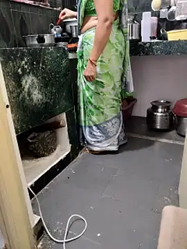 Snapshot of Januhot18 chatting on 02-27-25, 10:26 Januhot18 online show from 02-27-25, 10:26