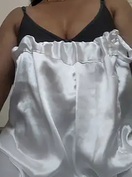 Snapshot of Januhot18 chatting on 09-09-25, 04:39 Januhot18 online show from 09-09-25, 04:39