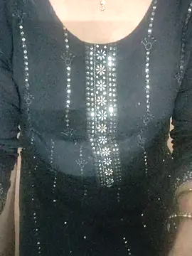 Snapshot of Januhot18 chatting on 11-16-25, 04:34 Januhot18 online show from 11-16-25, 04:34