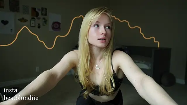 Snapshot of bestblonde chatting on 03-01-25, 06:21 bestblonde online show from 03-01-25, 06:21