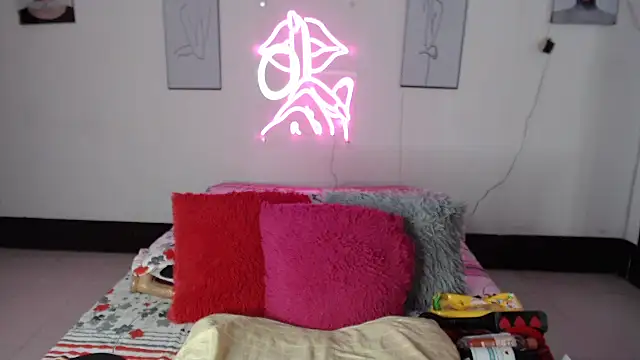 Rihana14 online show from 03-18-26, 10:57