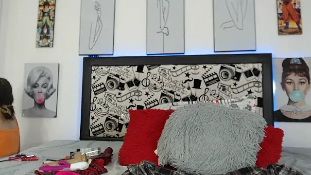 Rihana14 online show from 05-30-26, 08:17