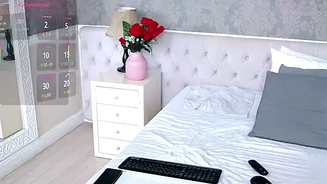 ElenaJuarez online show from 04-16-26, 10:45