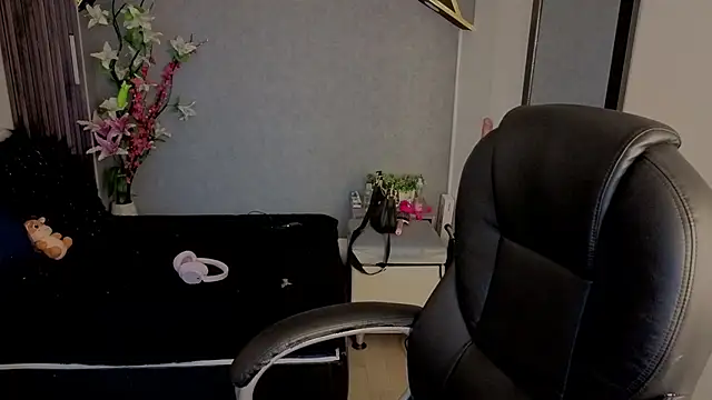 almma shy online show from 10-22-25, 01:22