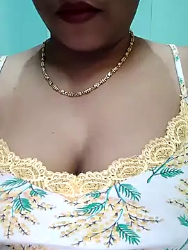 Snapshot of sexyindi_couple chatting on 12-03-24, 06:15 sexyindi couple online show from 12-03-24, 06:15