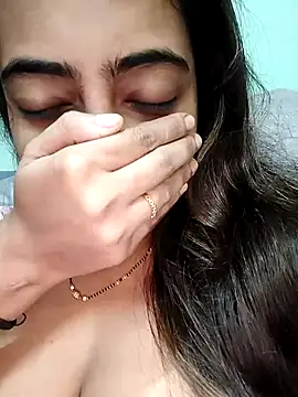 Snapshot of sexyindi_couple chatting on 12-21-24, 05:07 sexyindi couple online show from 12-21-24, 05:07