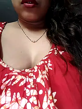 Snapshot of sexyindi_couple chatting on 12-26-24, 01:21 sexyindi couple online show from 12-26-24, 01:21