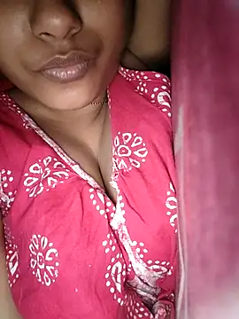 Snapshot of sexyindi_couple chatting on 01-06-25, 02:37 sexyindi couple online show from 01-06-25, 02:37