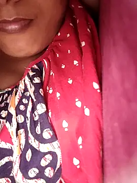 Snapshot of sexyindi_couple chatting on 01-06-25, 11:29 sexyindi couple online show from 01-06-25, 11:29