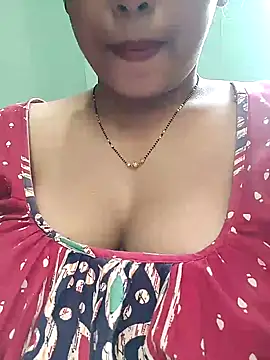 Snapshot of sexyindi_couple chatting on 01-15-25, 07:15 sexyindi couple online show from 01-15-25, 07:15