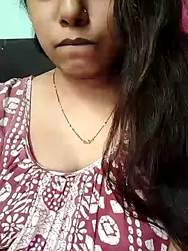 Snapshot of sexyindi_couple chatting on 01-15-25, 01:09 sexyindi couple online show from 01-15-25, 01:09