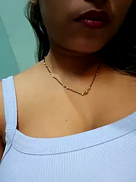 Snapshot of sexyindi_couple chatting on 01-30-25, 05:28 sexyindi couple online show from 01-30-25, 05:28